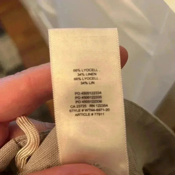 Aritzia Wilfred
Fable Linen Mid-Thigh Short-Sz 12 - Picture 7 of 7